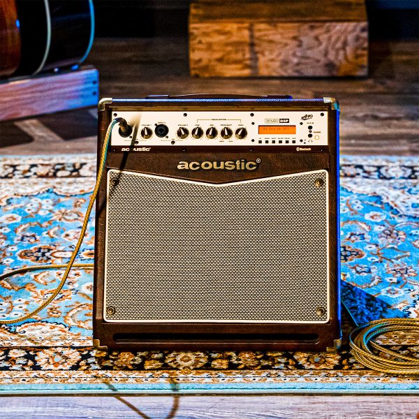 A40 40W acoustic amp plugged with XLR-1/4″ jacks